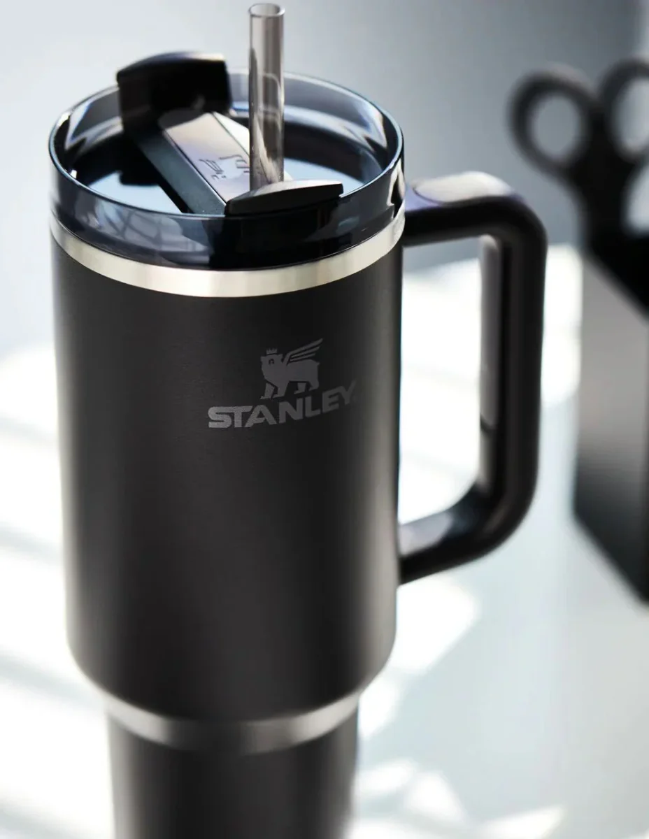 Botella Isoterma Stanley The Quencher H2.0 FlowState™ Tumbler Negra Unisex 1,2 L - Imagen 4