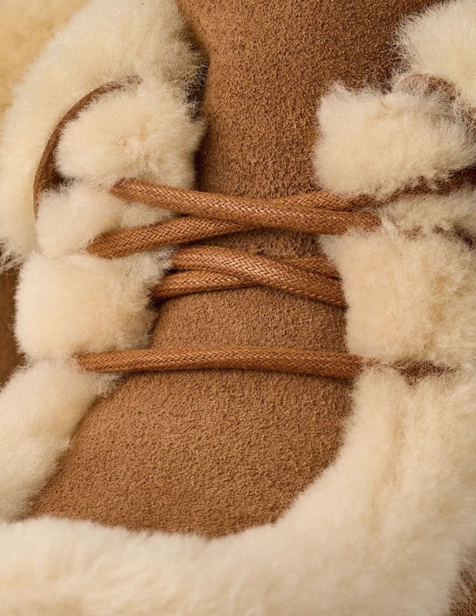 Botas UGG Classic Emee con Cordones Marrones Mujer - Imagen 8