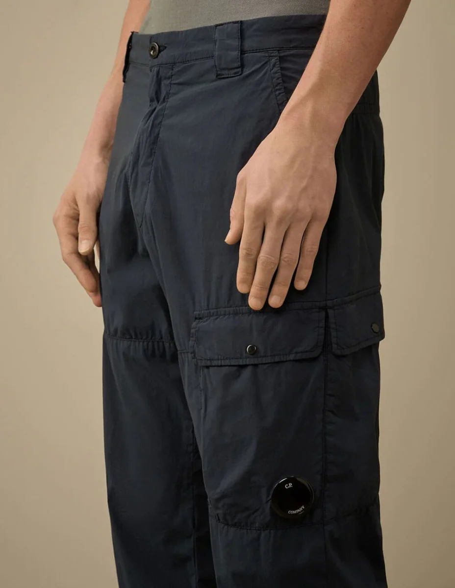 Pantalón C.P. Company 50 Fili Strech Zip Loose Azul Hombre - Imagen 4