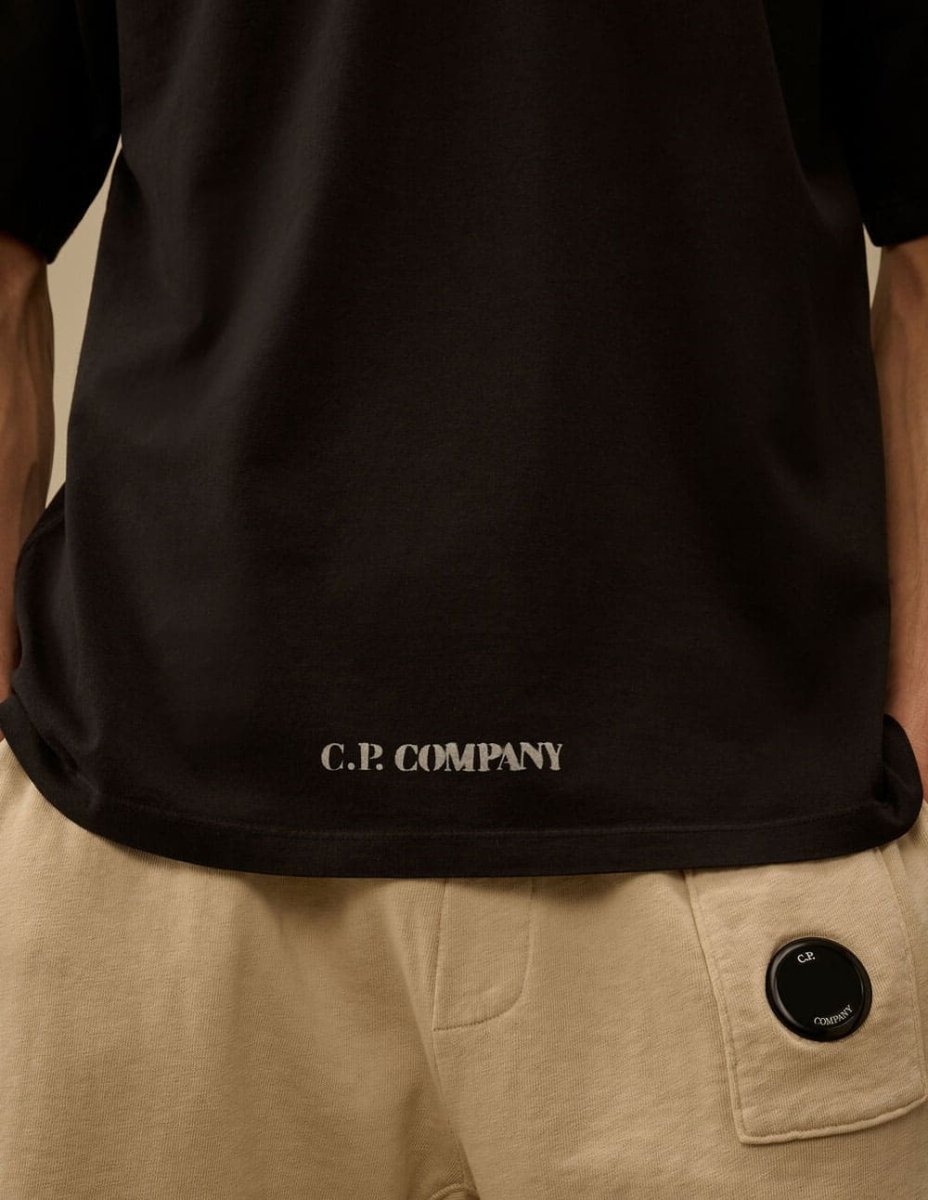 Camiseta C.P. Company Stencil Negra Hombre - Imagen 4
