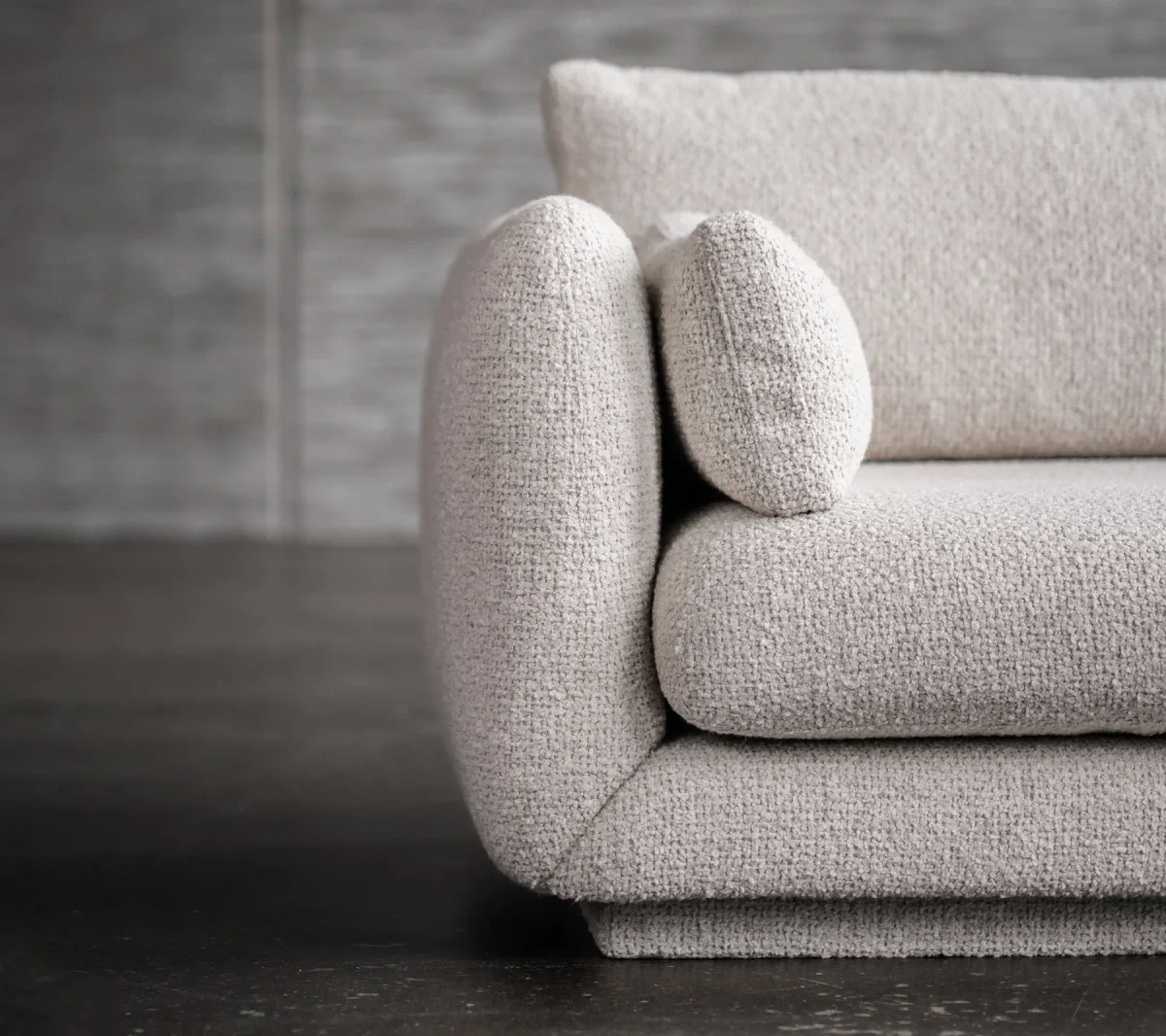 Bloom sofá de 3 plazas con base pedestal y chaise longue a la izquierda - Imagen 9