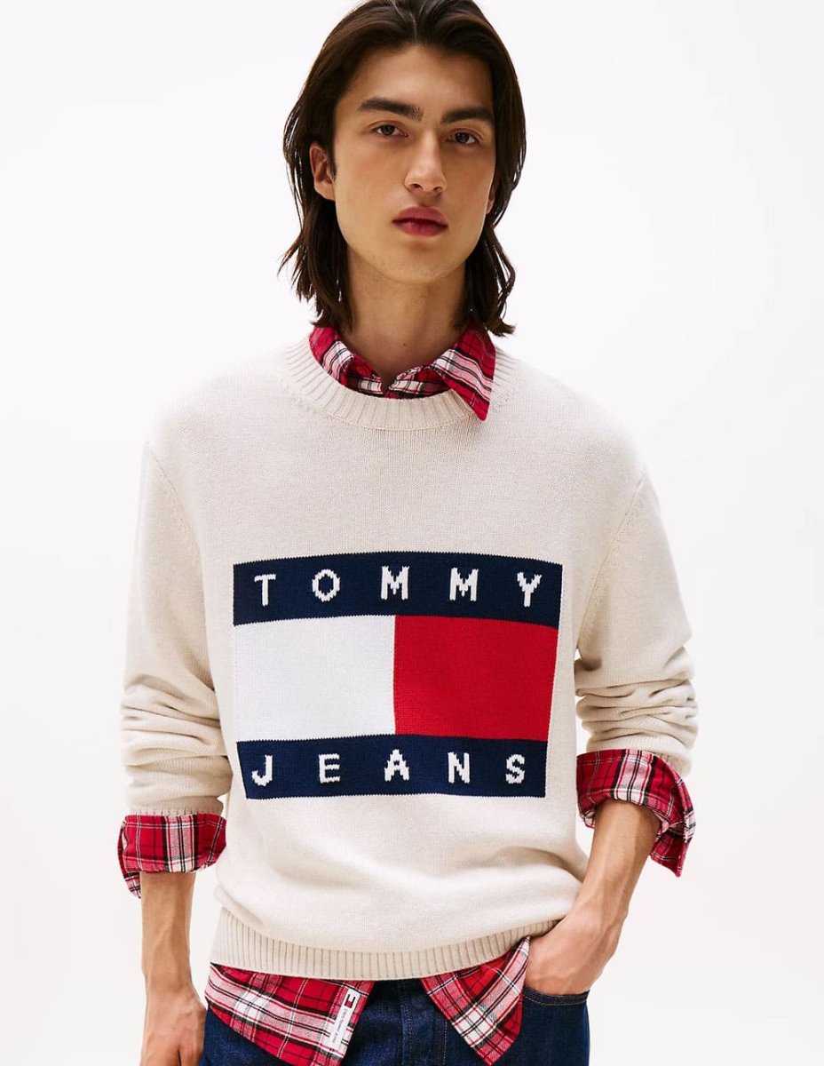 Jersey Tommy Jeans Logo Patch Beige Hombre - Imagen 3