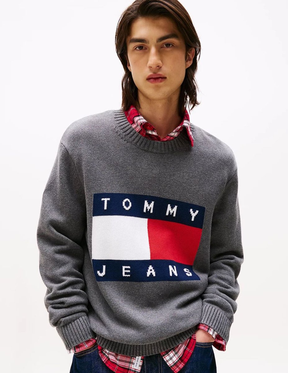 Jersey Tommy Jeans Logo Patch Gris Hombre - Imagen 3