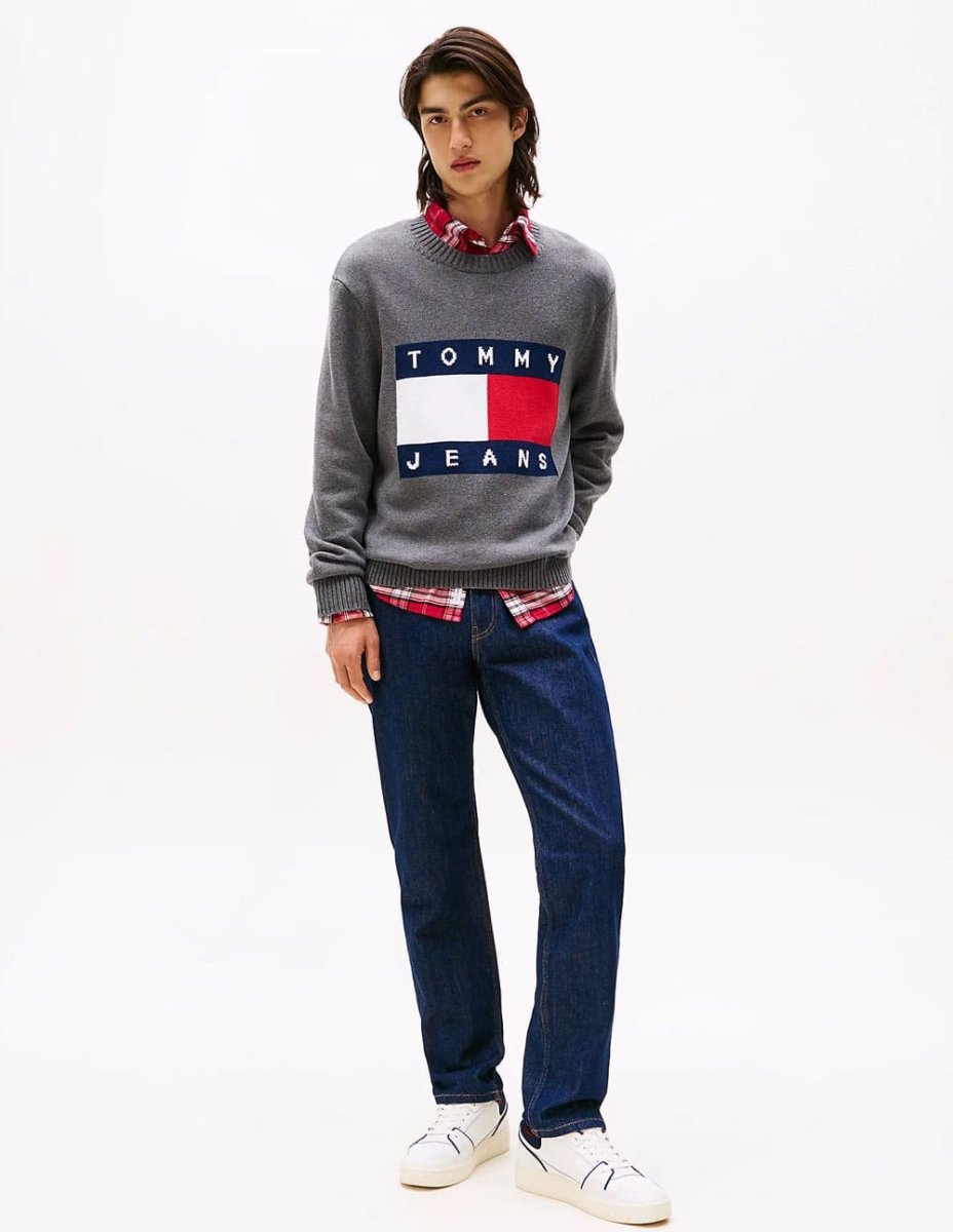 Jersey Tommy Jeans Logo Patch Gris Hombre - Imagen 5