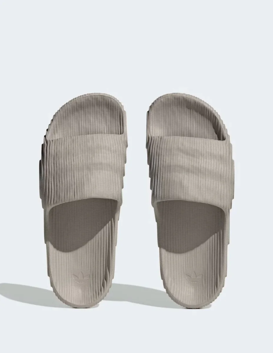 adidas Island Club Adilette 22 Slides Beiges Unisex - Imagen 7