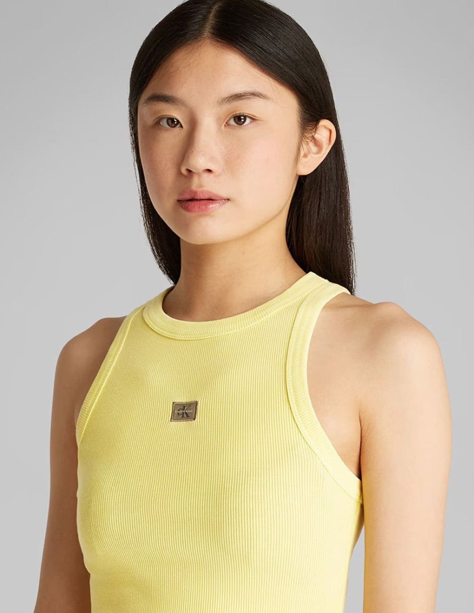 Camiseta Calvin Klein Jeans de Tirantes con Logo Amarilla Mujer - Imagen 3