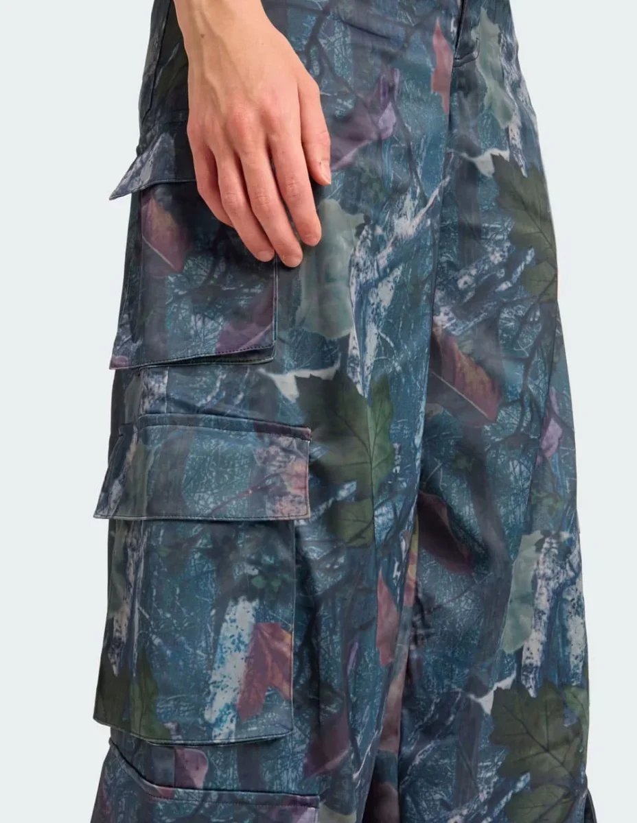 Pantalón adidas Leaf Camo Print Satin Azul Mujer - Imagen 5