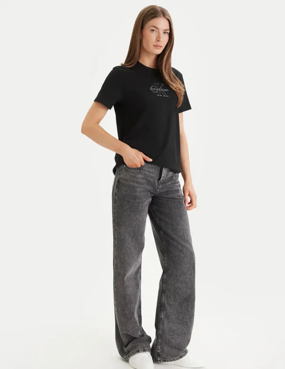 Camiseta Calvin Klein Jeans con Logo Negra Mujer - Imagen 5