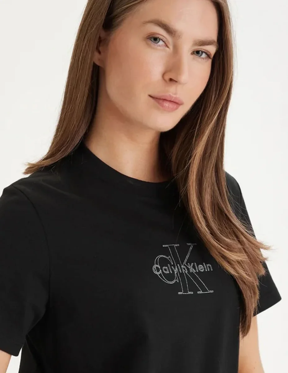 Camiseta Calvin Klein Jeans con Logo Negra Mujer - Imagen 4