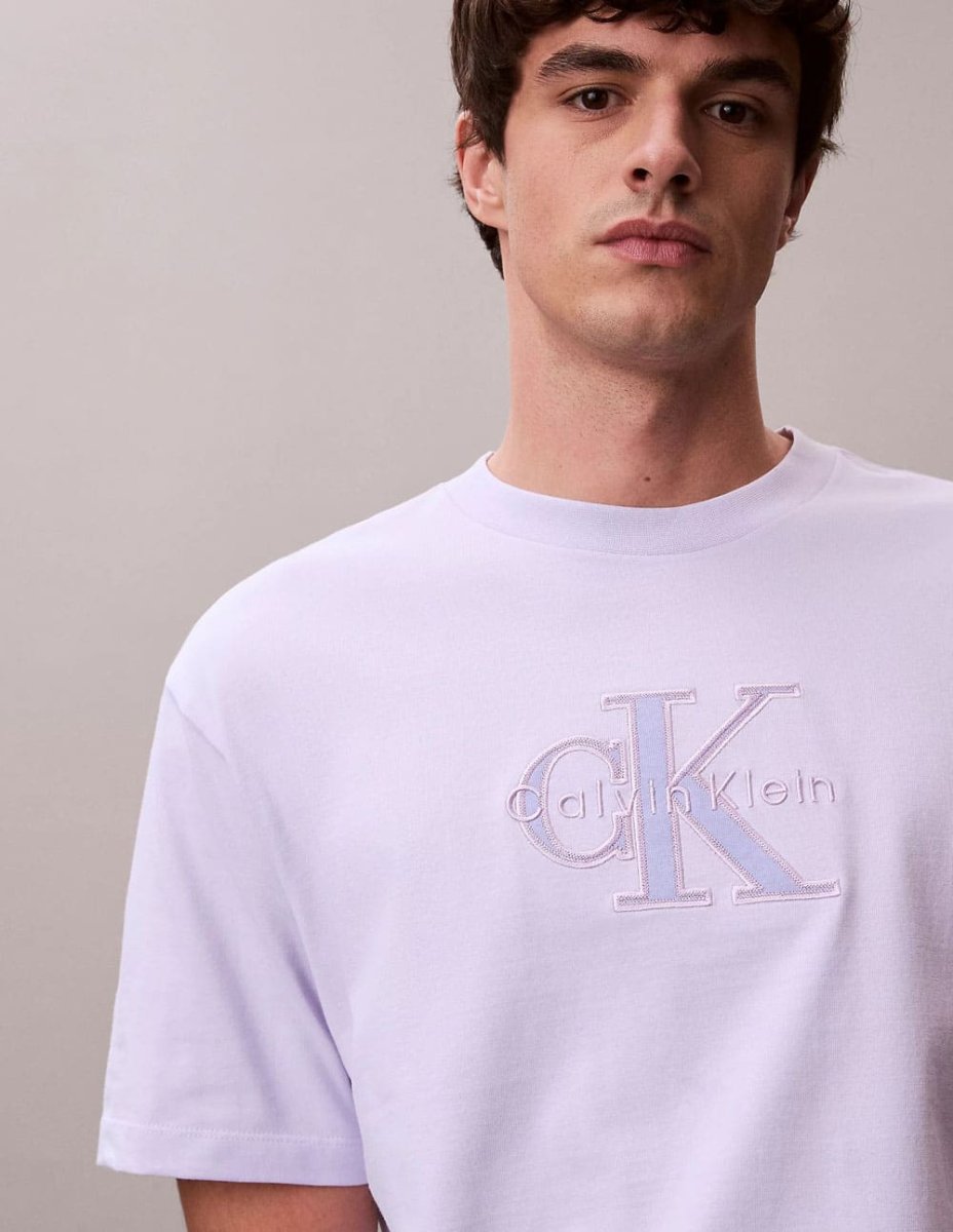 Camiseta Calvin Klein Jeans con Logo Morada Hombre - Imagen 4