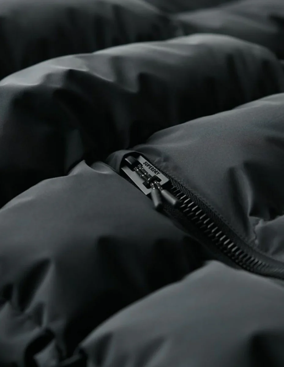 Plumas Superdry con Capucha Sports Gris Hombre - Imagen 7