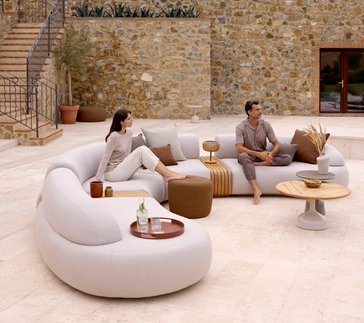 Sofá Mellow de 6 plazas con dos mesas de centro - Imagen 2