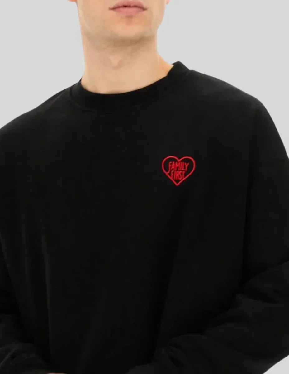 Sudadera Family First Heart Embroidered Logo Negra Hombre - Imagen 3