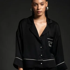 Camisa Peace and Chaos Glossy Negra Mujer